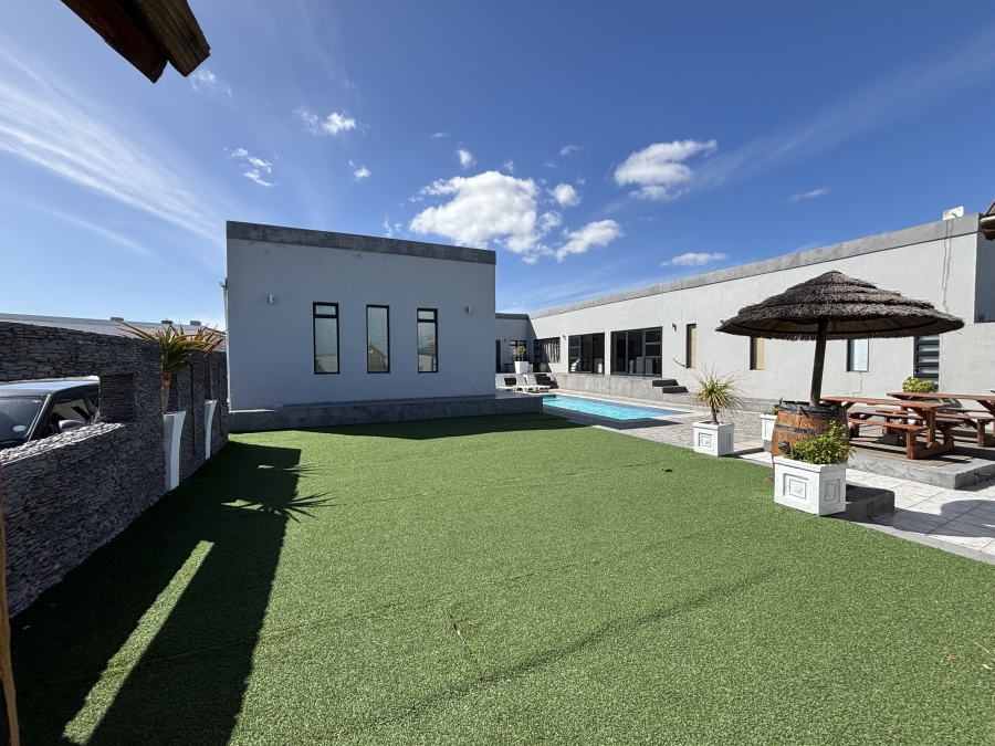 5 Bedroom Property for Sale in Pelican Heights Western Cape